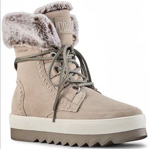 Cougar Vanetta Boots Size 8 NWT